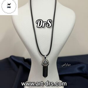 گردنبند اونیکس منشوری شکل با بند چرم